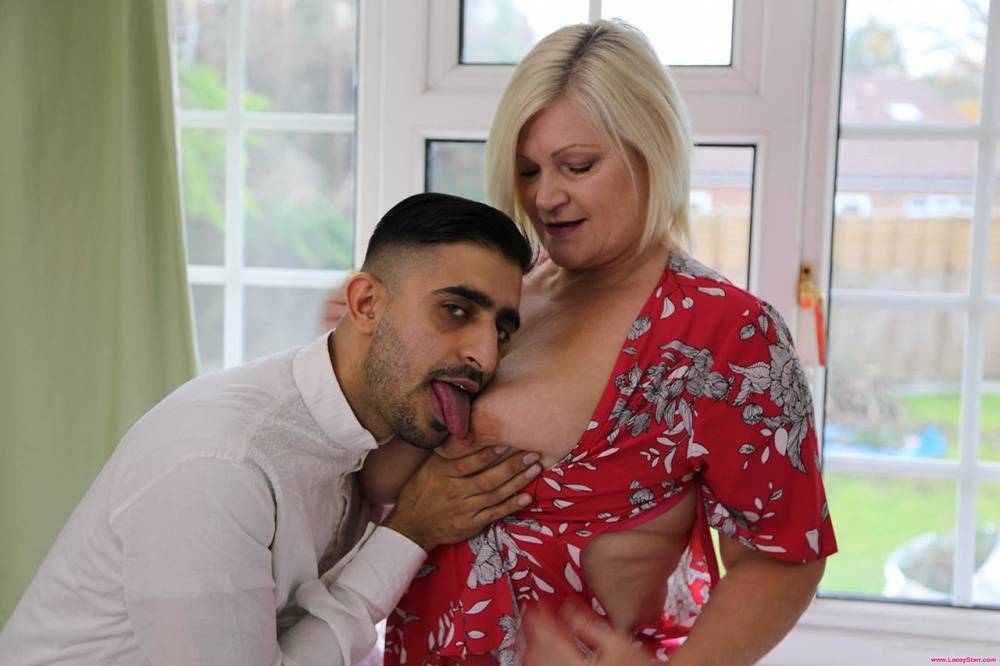 British granny Lacey Starr gets banged by a Muslim boy on her bed - #8
