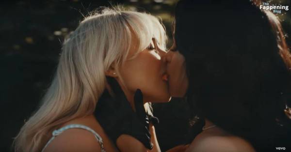 Sabrina Carpenter & Jenna Ortega Sexy – Taste (72 Pics + Video)